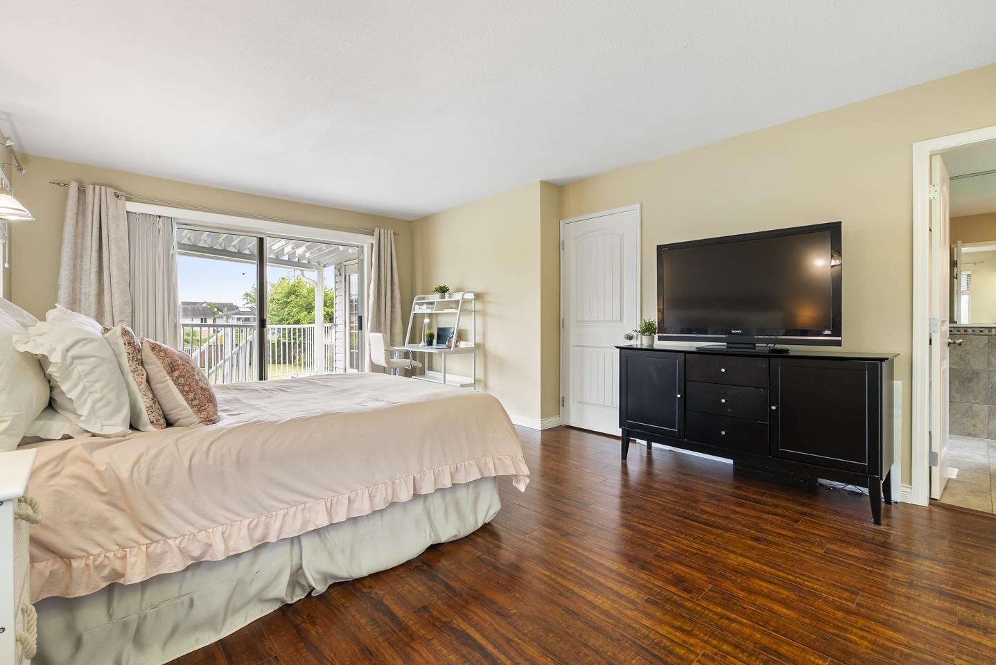 House in Surrey - Image 38