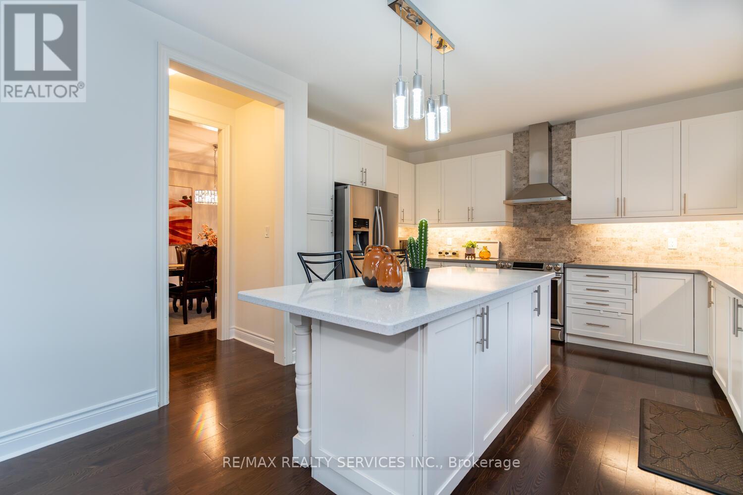 28 STONEGATE AVENUE - 11
