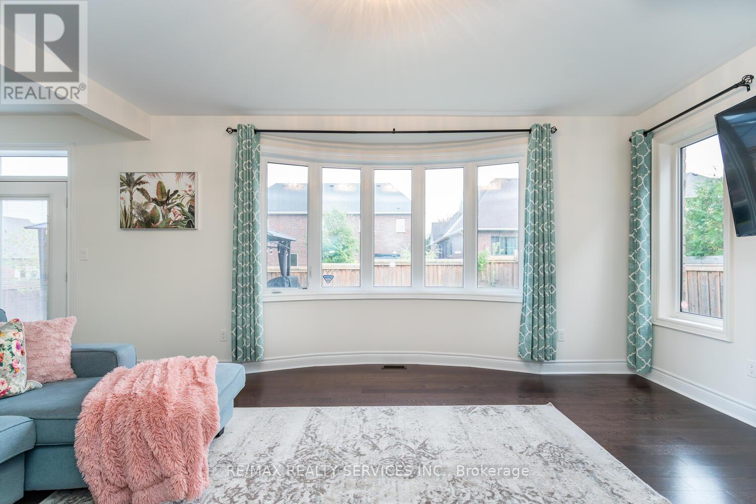 28 STONEGATE AVENUE - 14