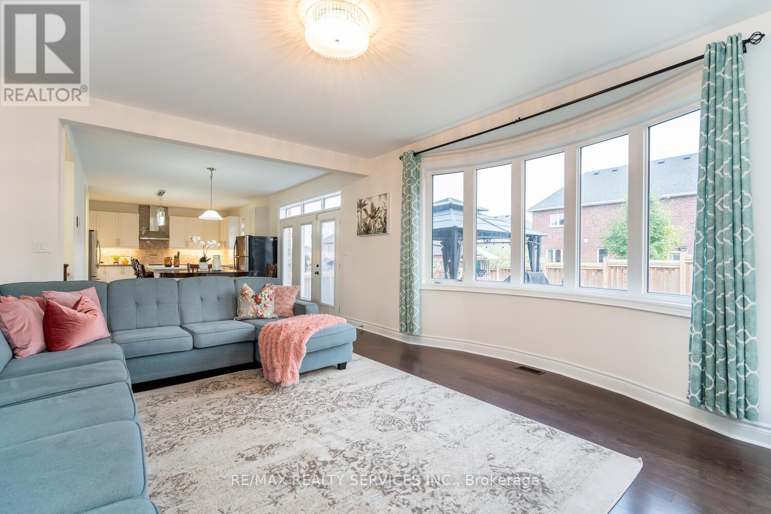 28 STONEGATE AVENUE - 15