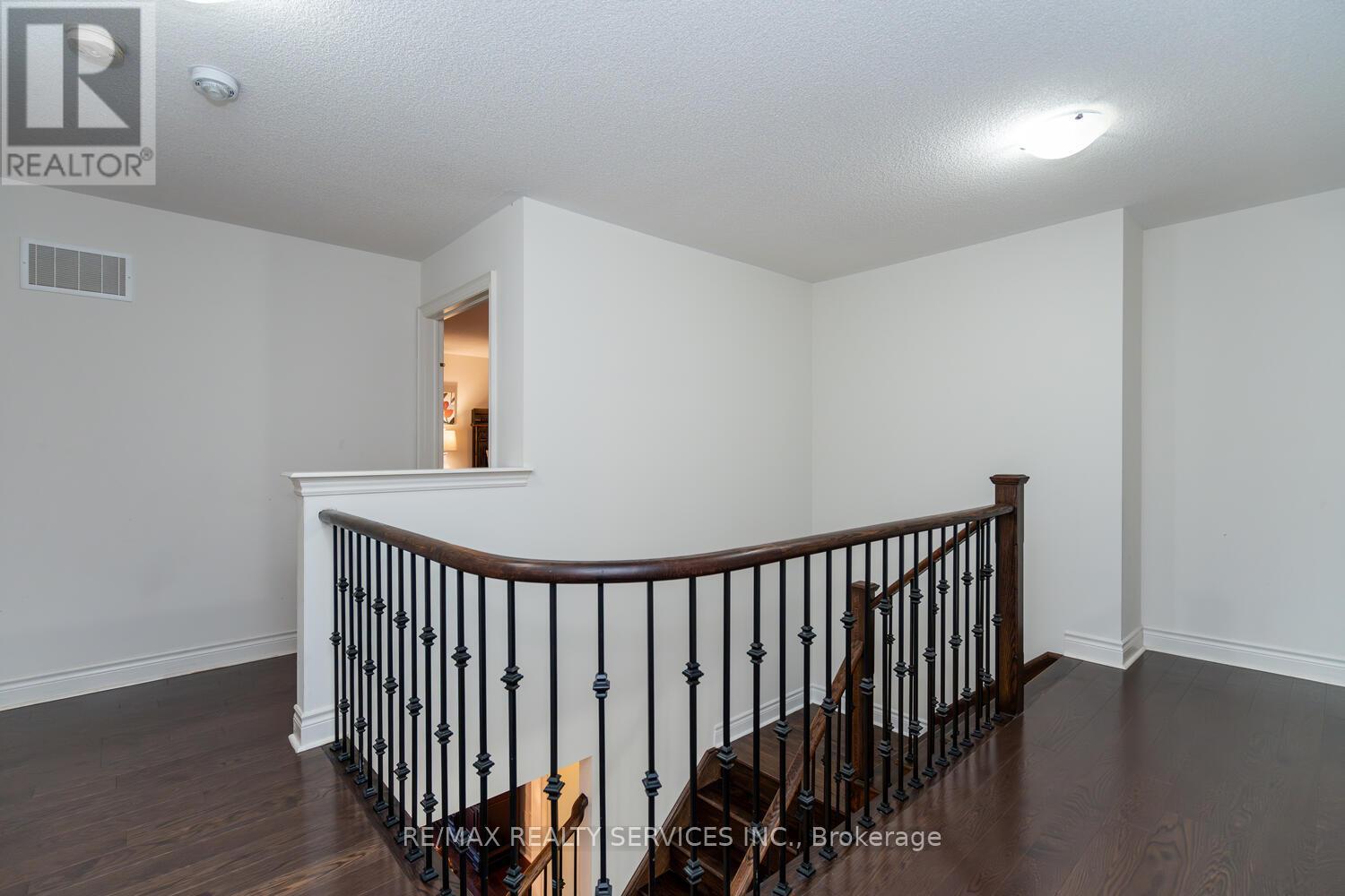 28 STONEGATE AVENUE - 19