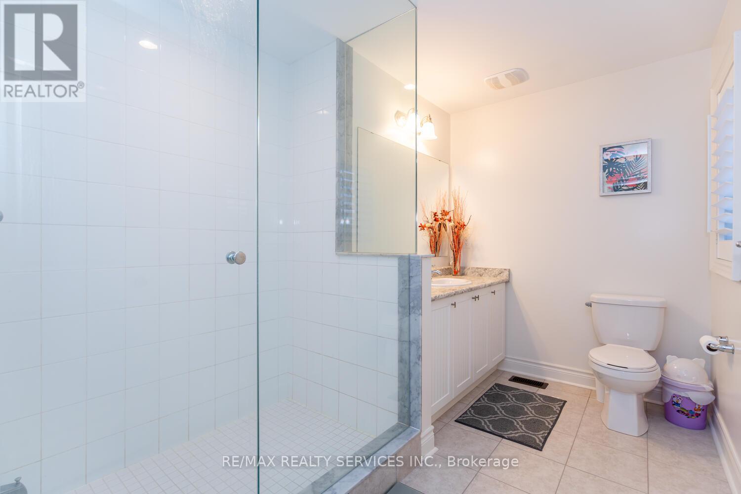28 STONEGATE AVENUE - 25