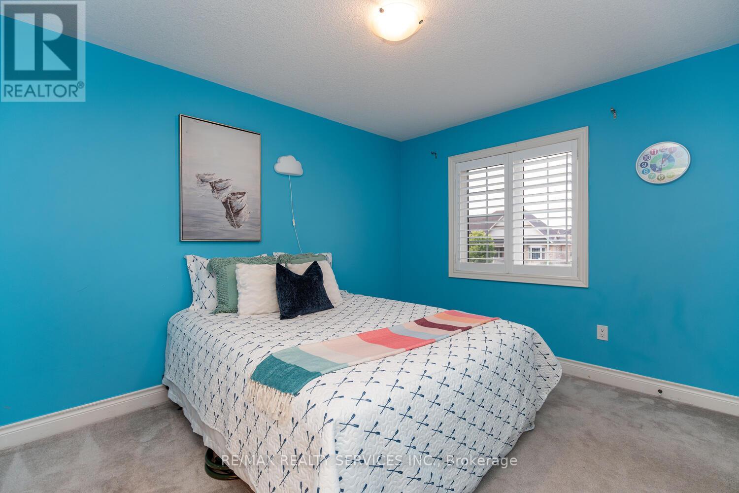28 STONEGATE AVENUE - 26
