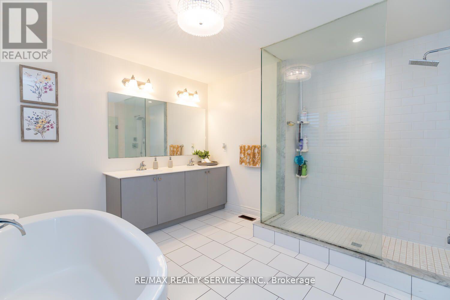28 STONEGATE AVENUE - 30