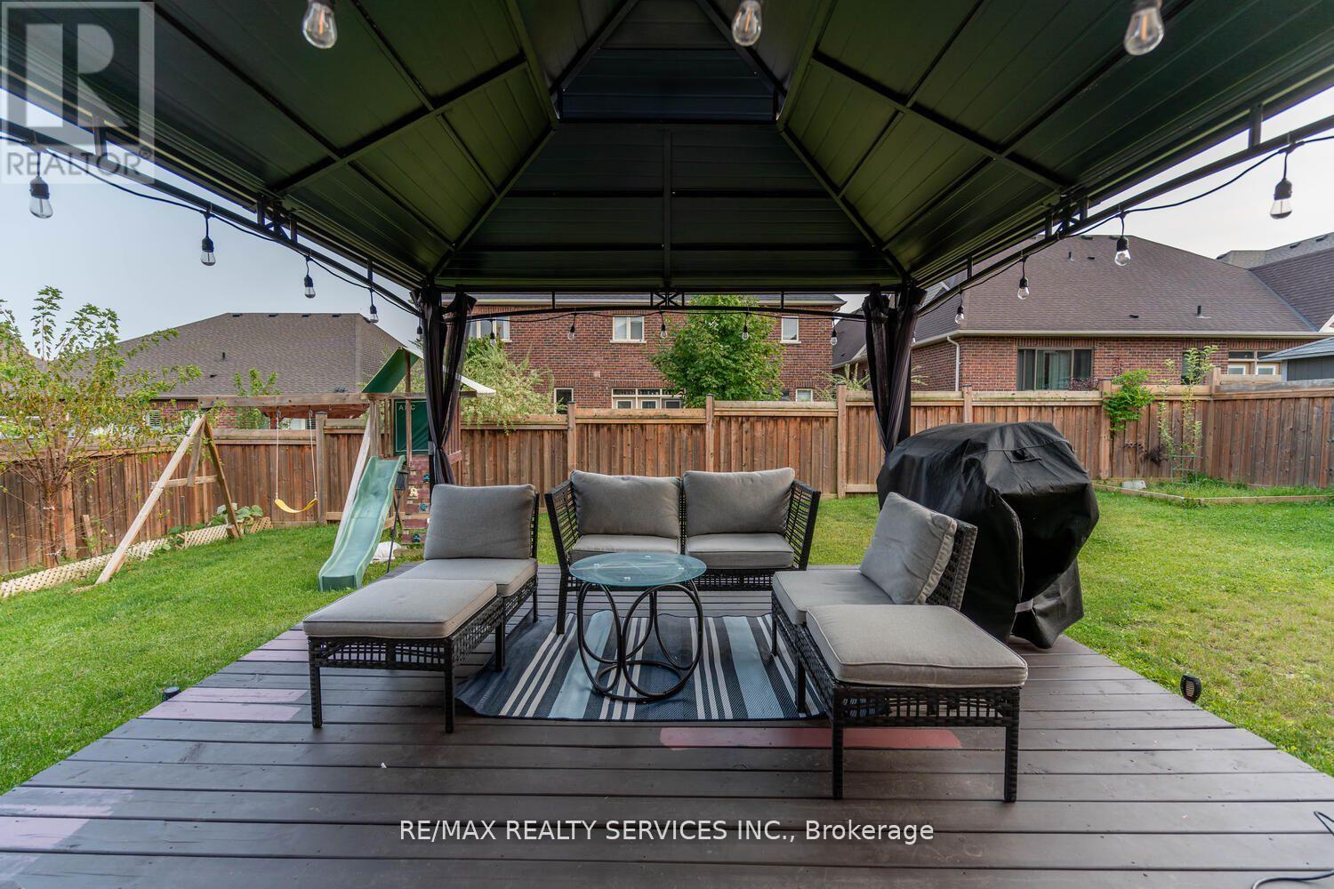 28 STONEGATE AVENUE - 31