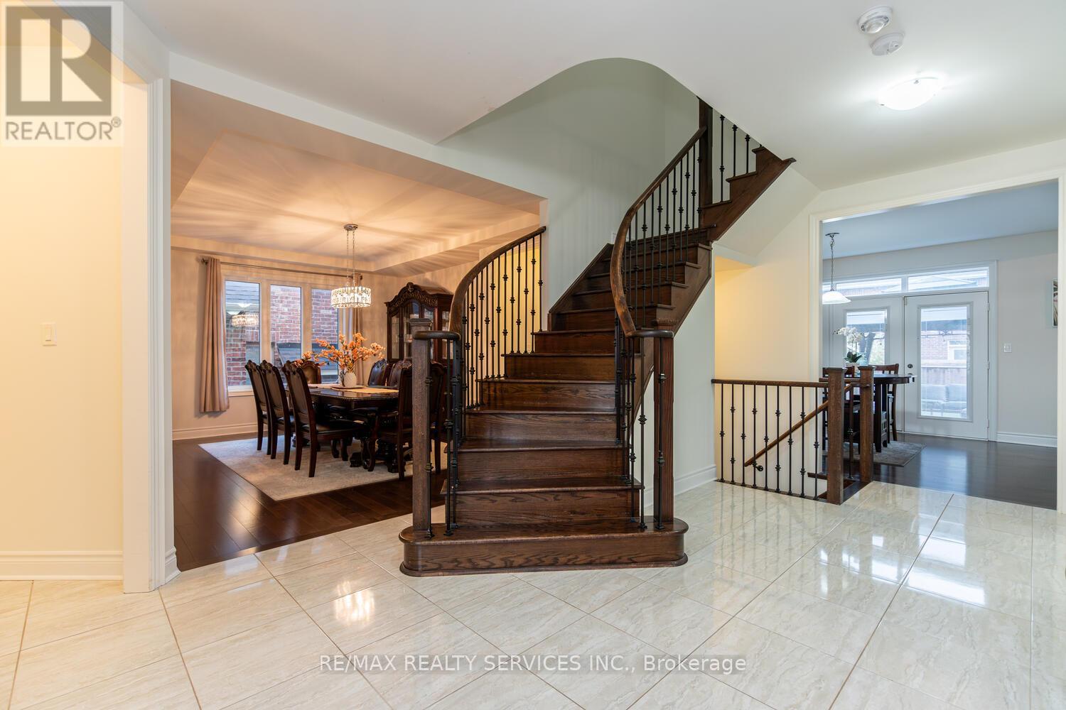 28 STONEGATE AVENUE - 7