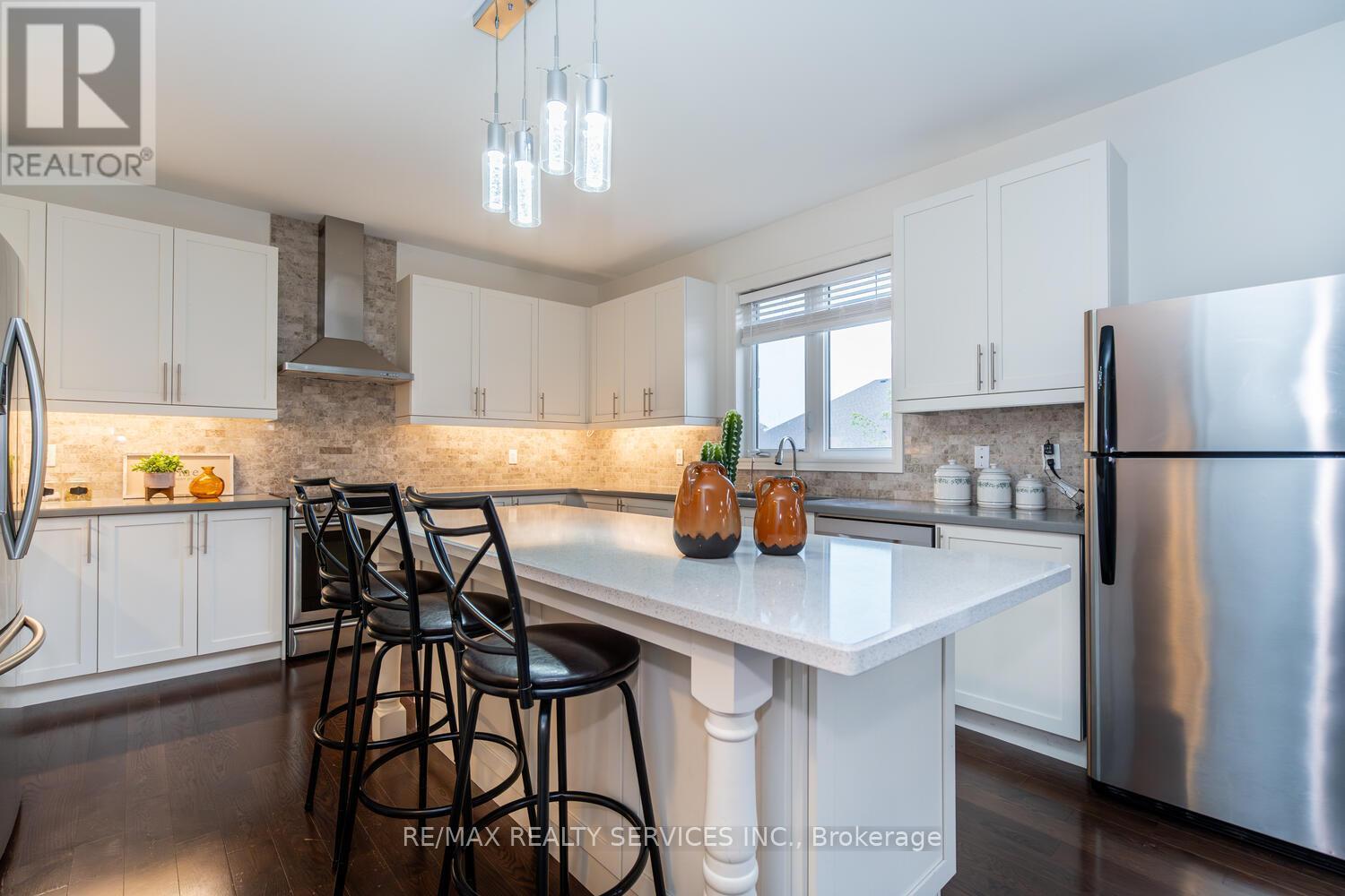 28 STONEGATE AVENUE - 9