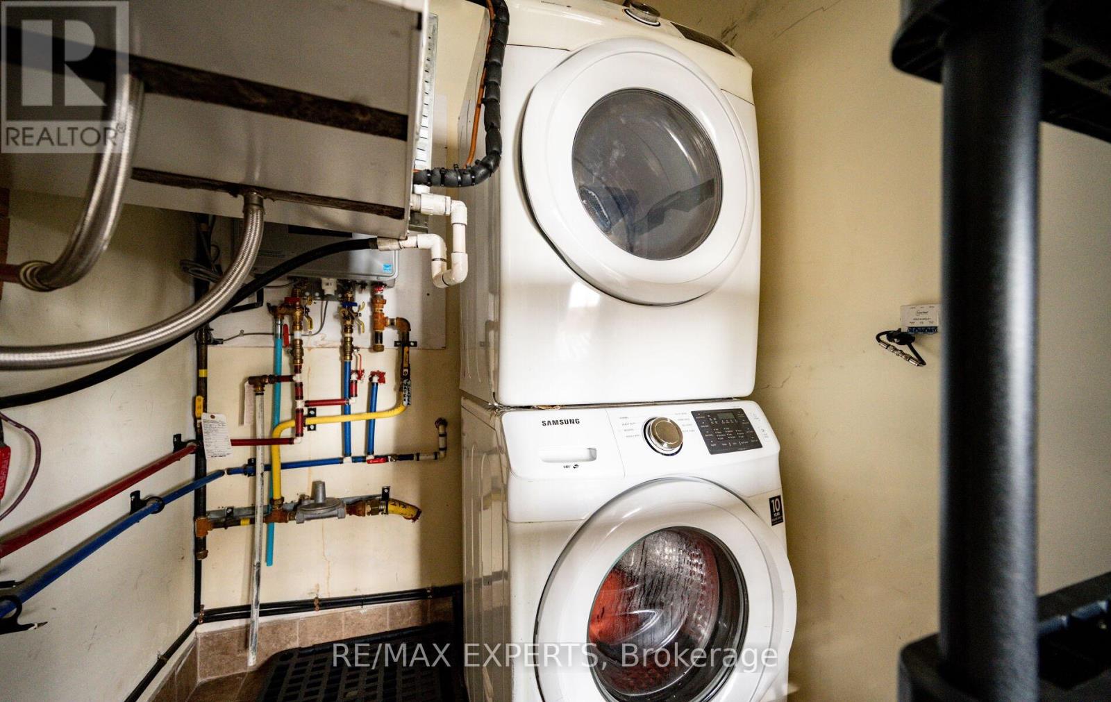 #203 130 WELLINGTON STREET N - 11