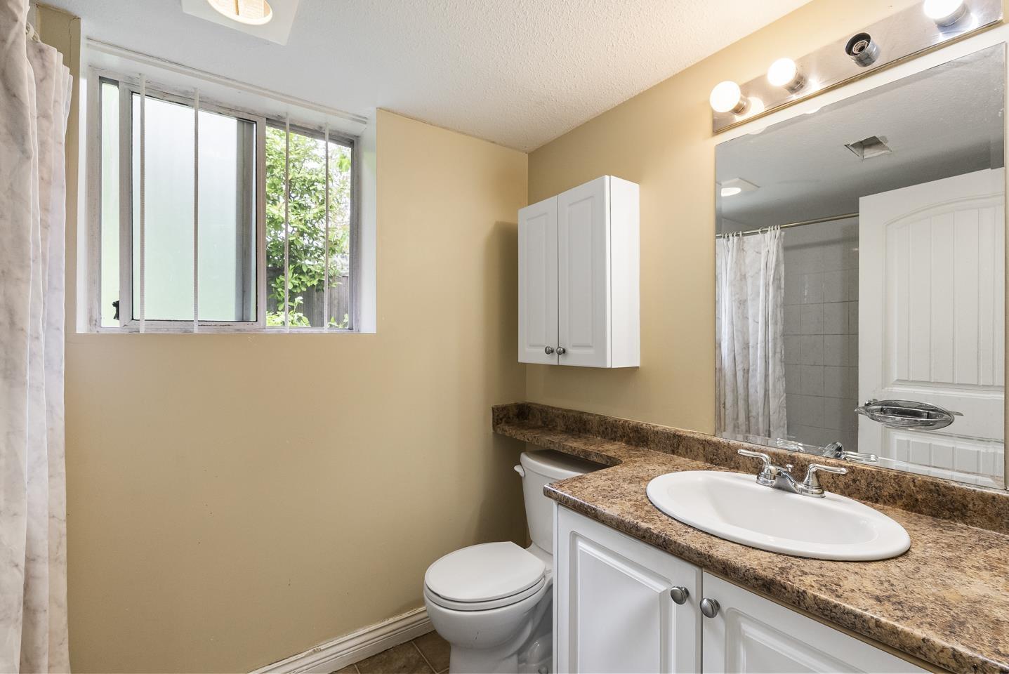 House in Surrey - Image 11