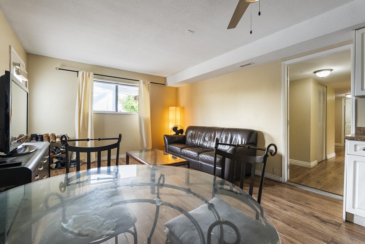 House in Surrey - Image 12