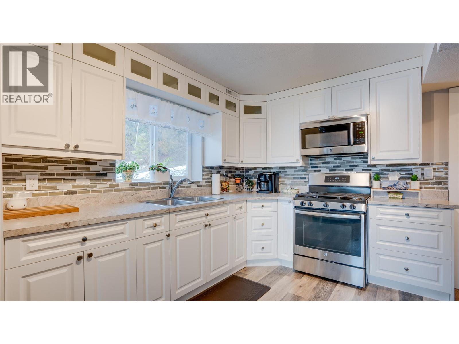48 Stroulger Road - 11