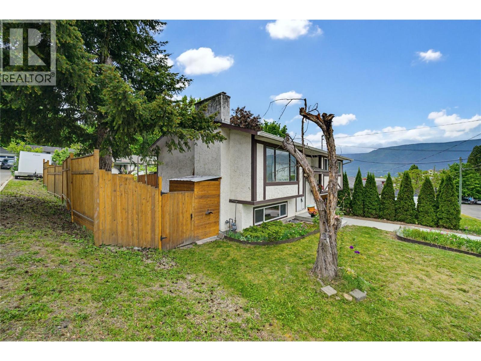 380 6 Avenue SE - 6