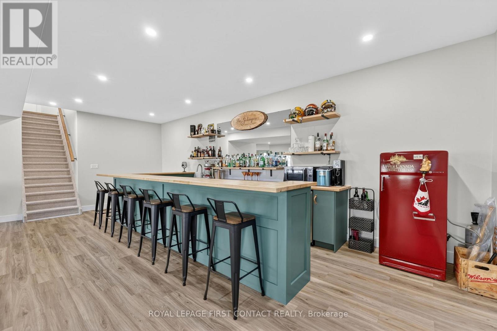 144 ARLYNN CRESCENT - 27