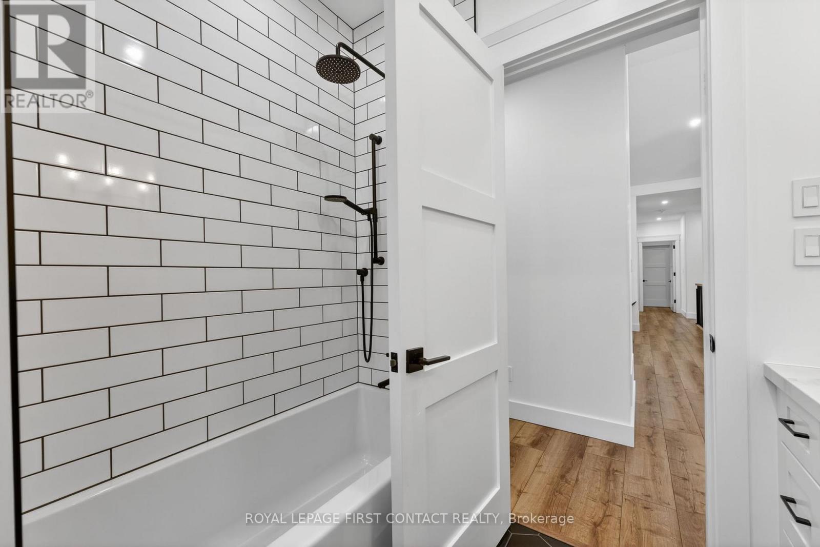 144 ARLYNN CRESCENT - 19