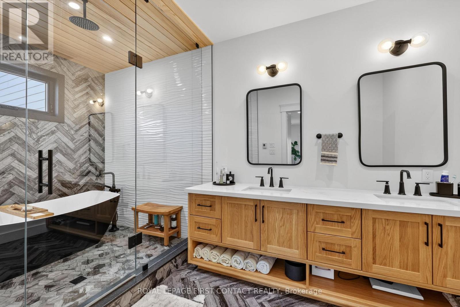 144 ARLYNN CRESCENT - 22