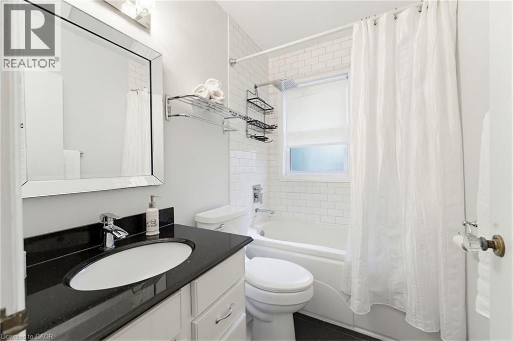 217 UPPER PARADISE Road, Hamilton, Ontario, L9C5C1 — Photo 3