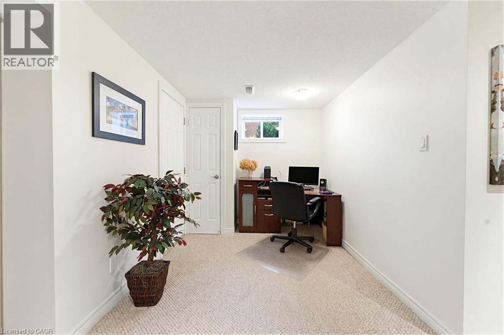 217 UPPER PARADISE Road, Hamilton, Ontario, L9C5C1 — Photo 2