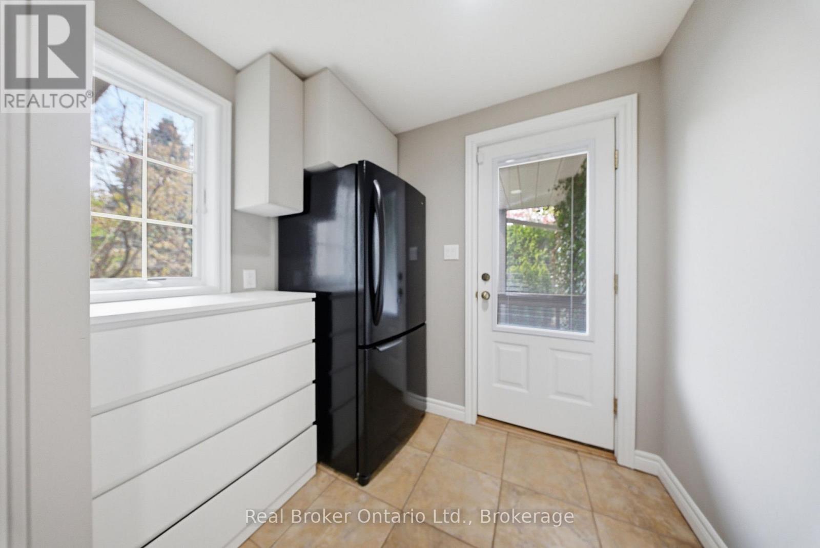 383 NORTH SHORE BOULEVARD W - 31