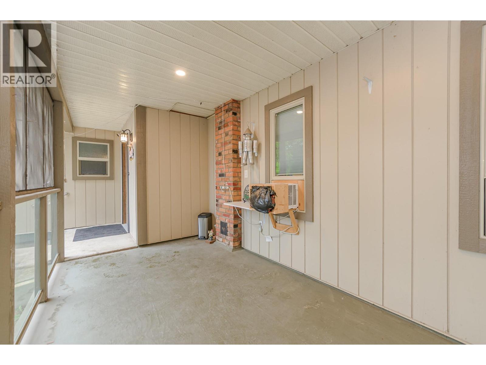  1226 Green Road South, Sicamous