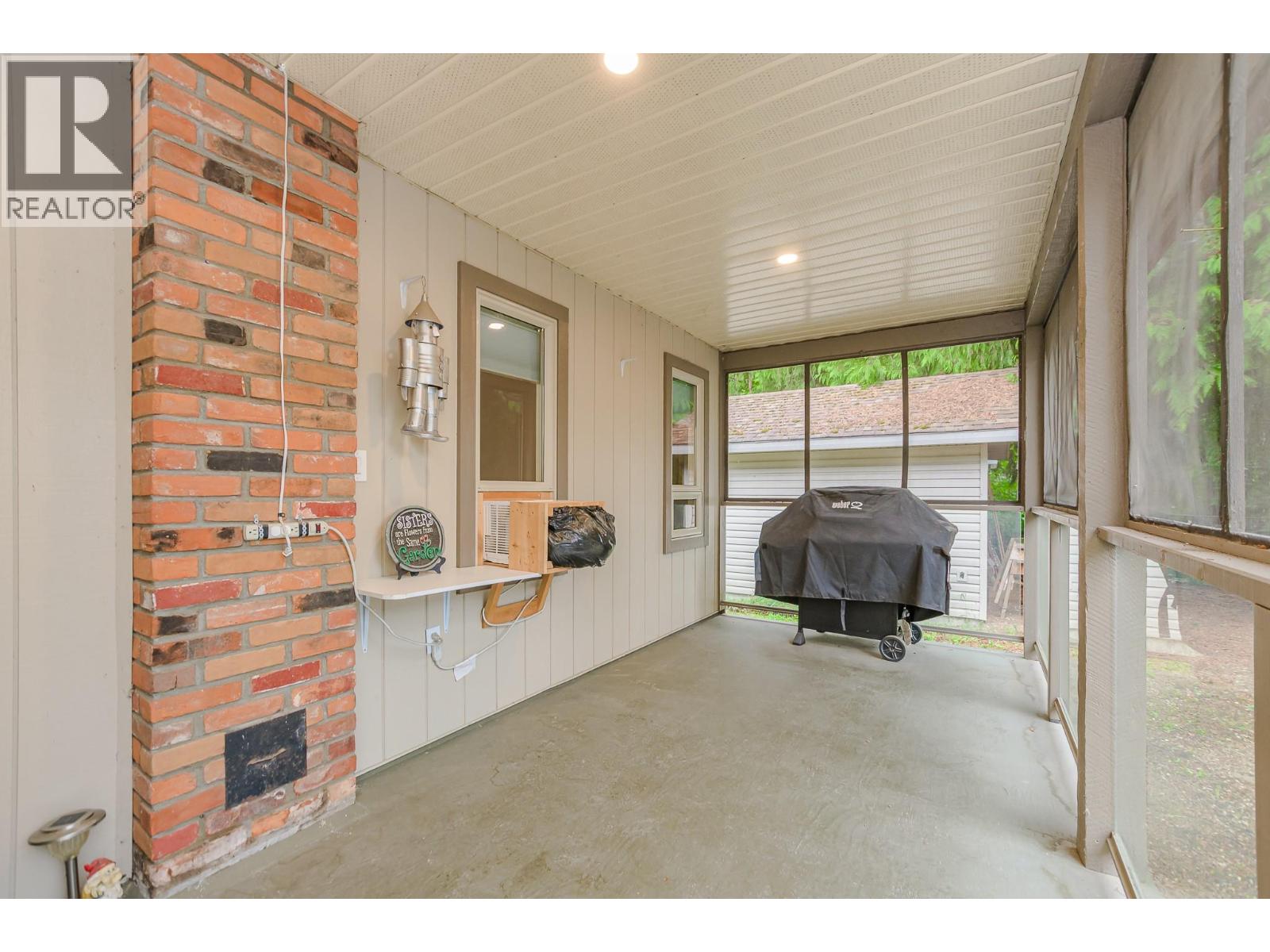  1226 Green Road South, Sicamous