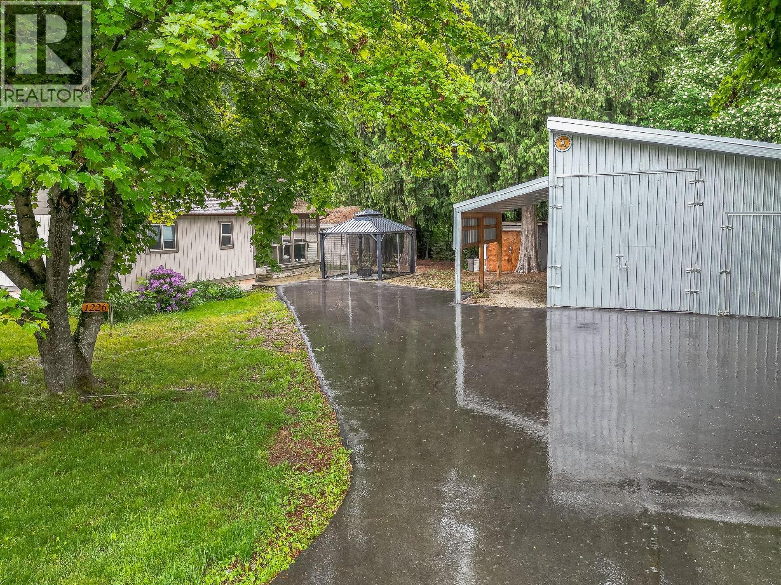  1226 Green Road South, Sicamous