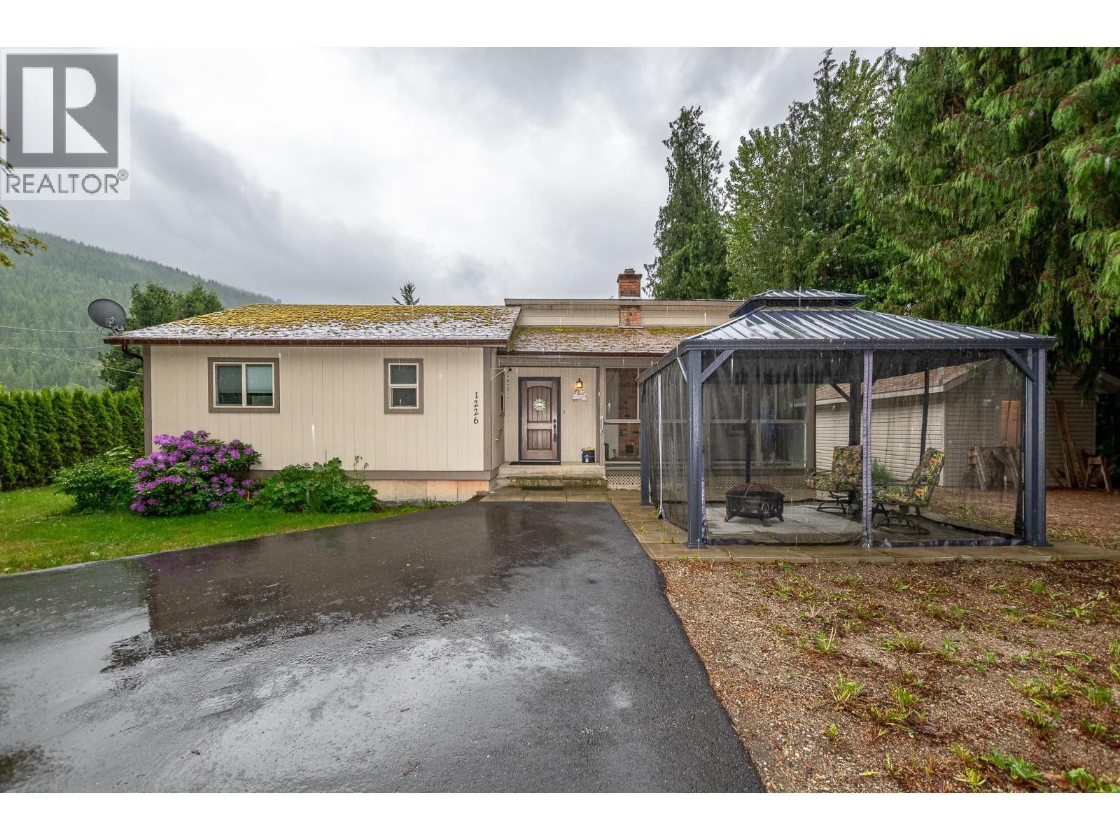  1226 Green Road South, Sicamous