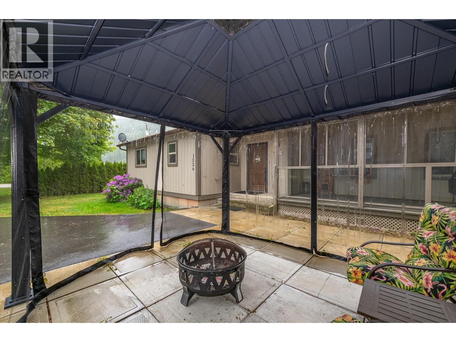  1226 Green Road South, Sicamous