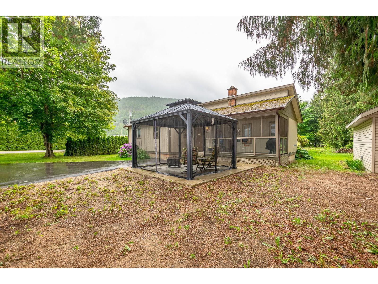  1226 Green Road South, Sicamous