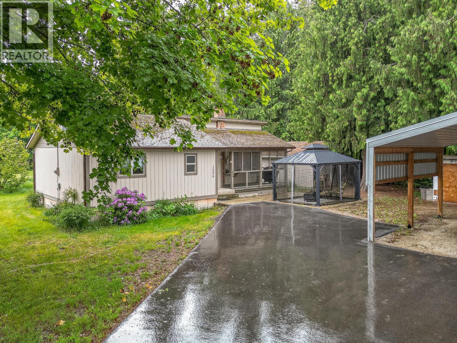  1226 Green Road South, Sicamous