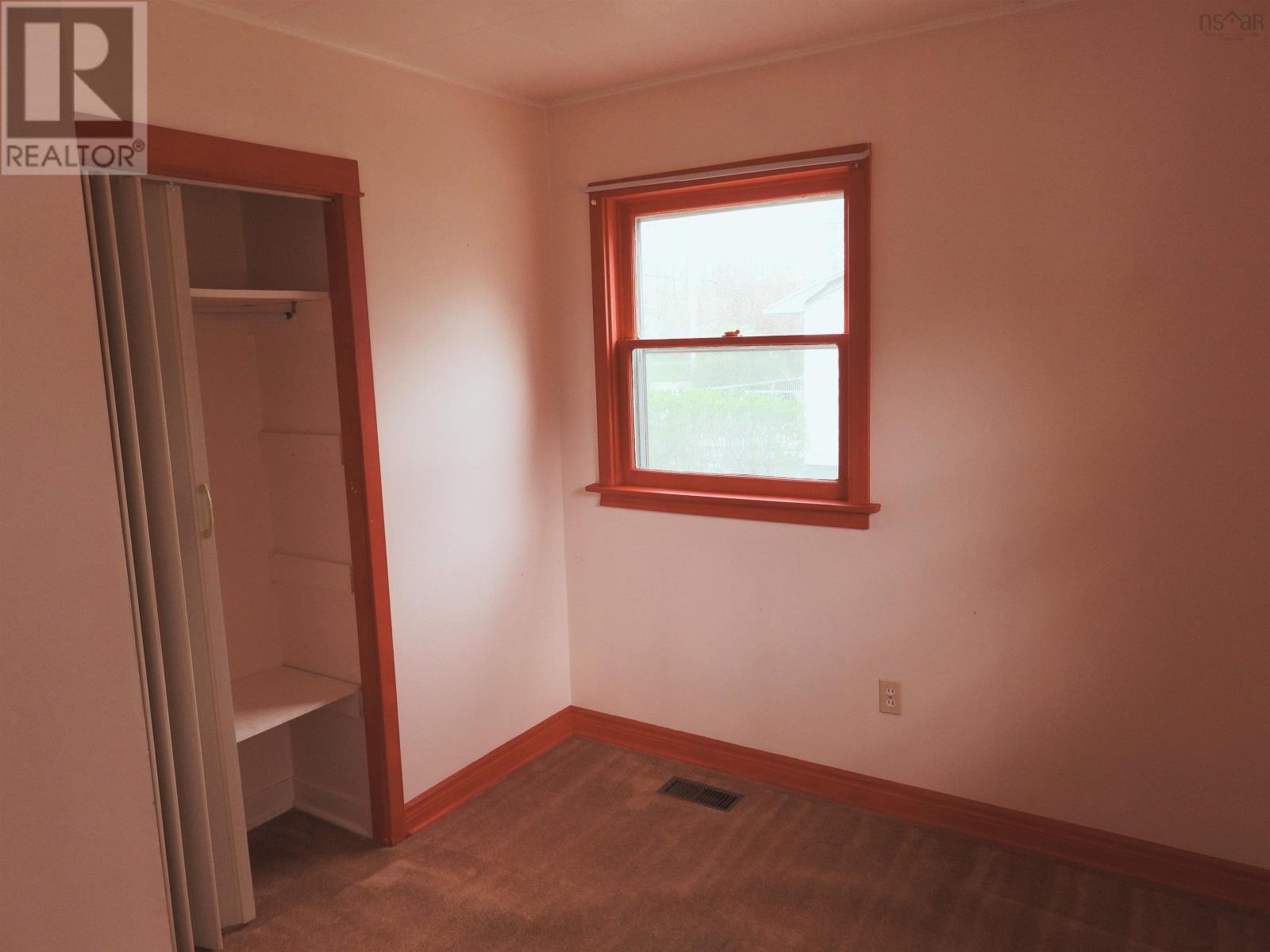 Property 21 of 34 of 526 Windsor Street