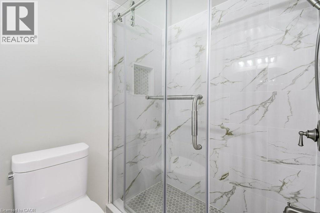 2405 MALCOLM Crescent - 13