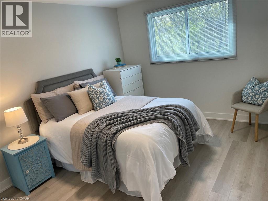 2405 MALCOLM Crescent - 17