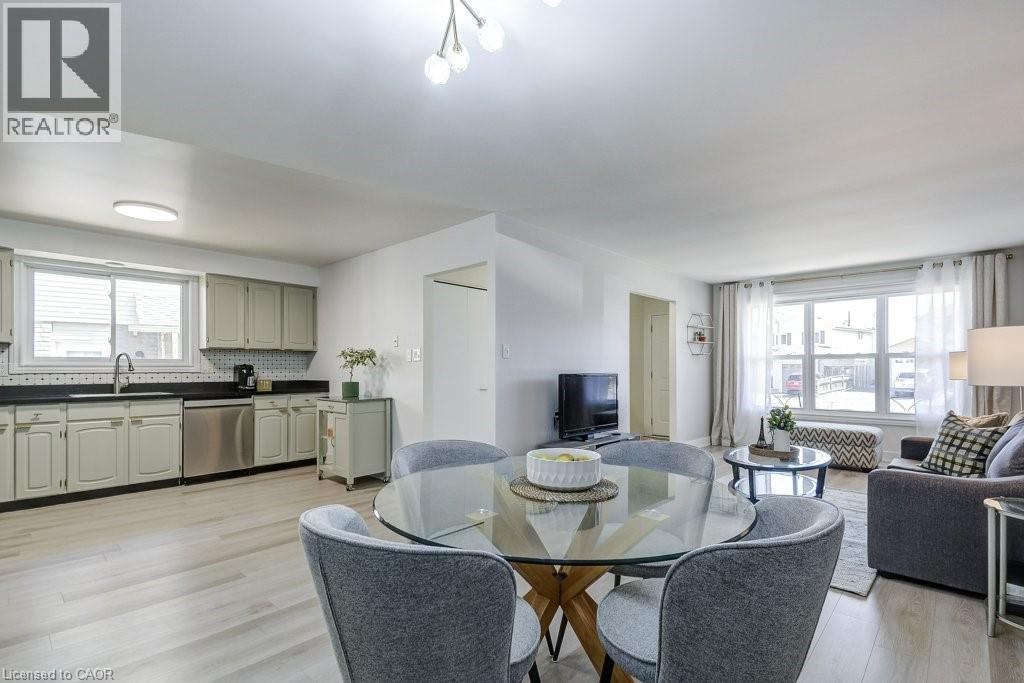2405 MALCOLM Crescent - 9