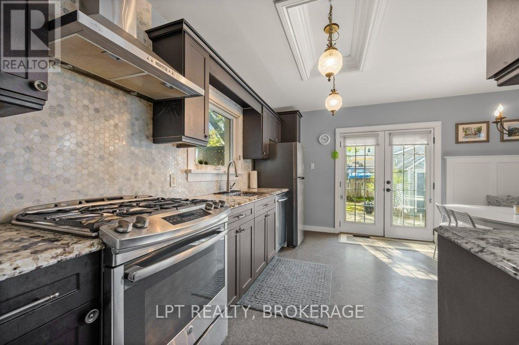 570 FRONTENAC STREET - 10
