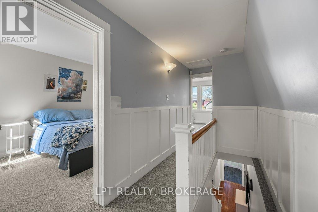 570 FRONTENAC STREET - 18