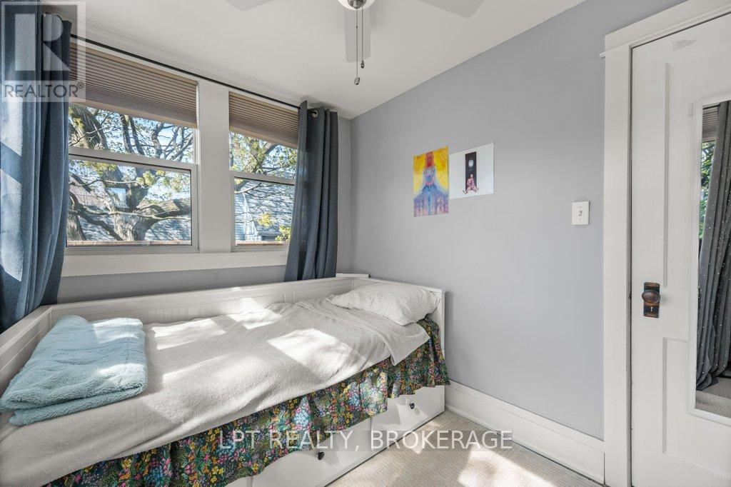 570 FRONTENAC STREET - 23