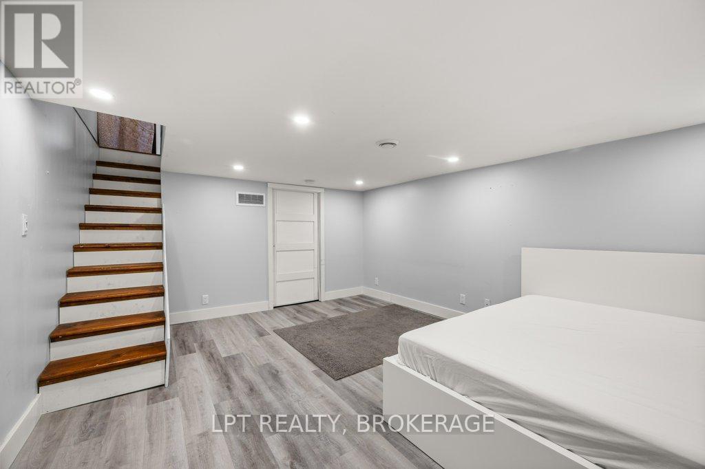 570 FRONTENAC STREET - 28