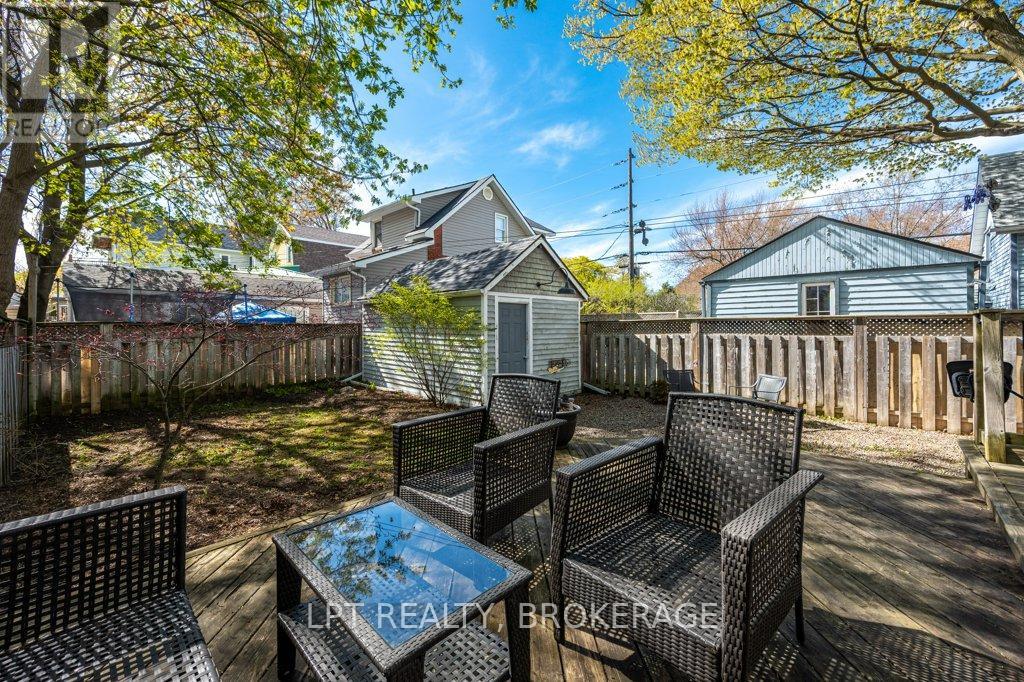 570 FRONTENAC STREET - 32