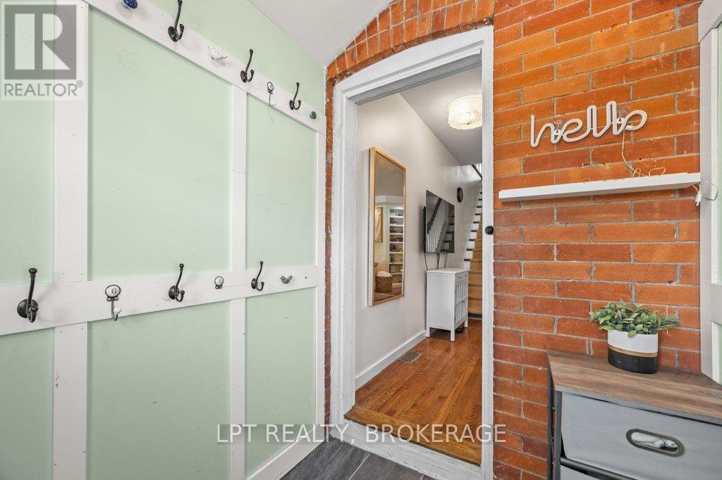 570 FRONTENAC STREET - 4