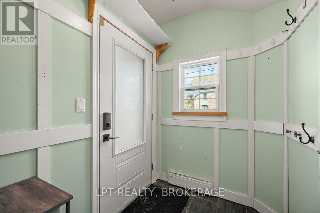 570 FRONTENAC STREET - 5