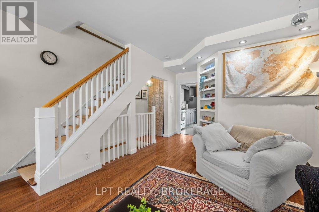 570 FRONTENAC STREET - 8