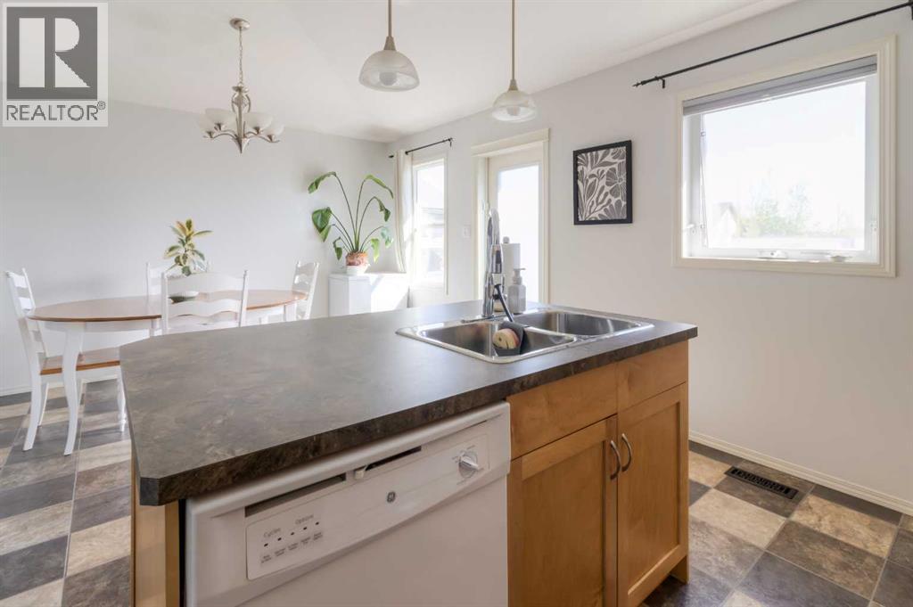 111 Mt Sundance Crescent W - 10