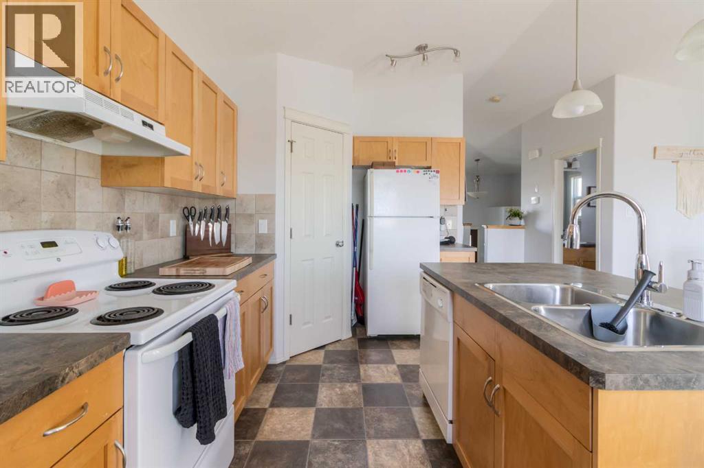 111 Mt Sundance Crescent W - 8