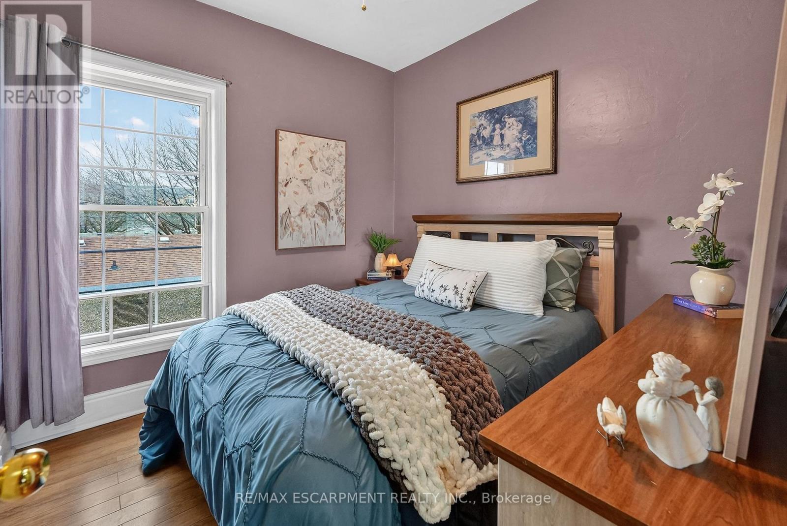 287 MAIN STREET E - 22
