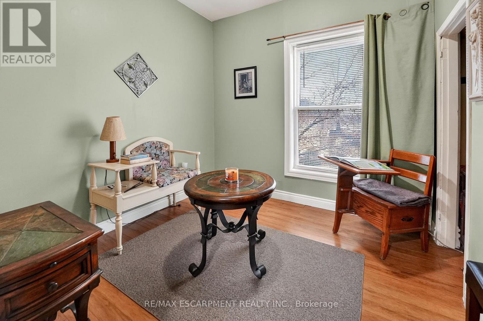 287 MAIN STREET E - 23