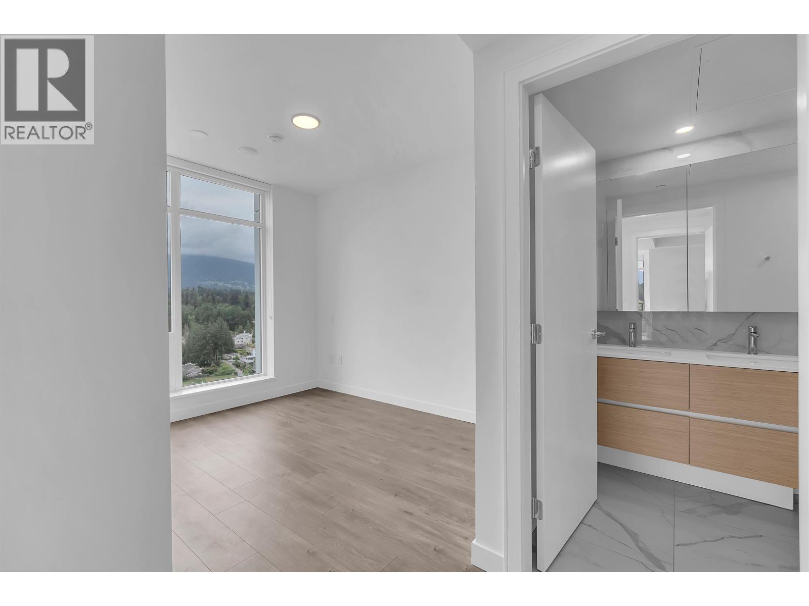 1708 200 KLAHANIE COURT, West Vancouver