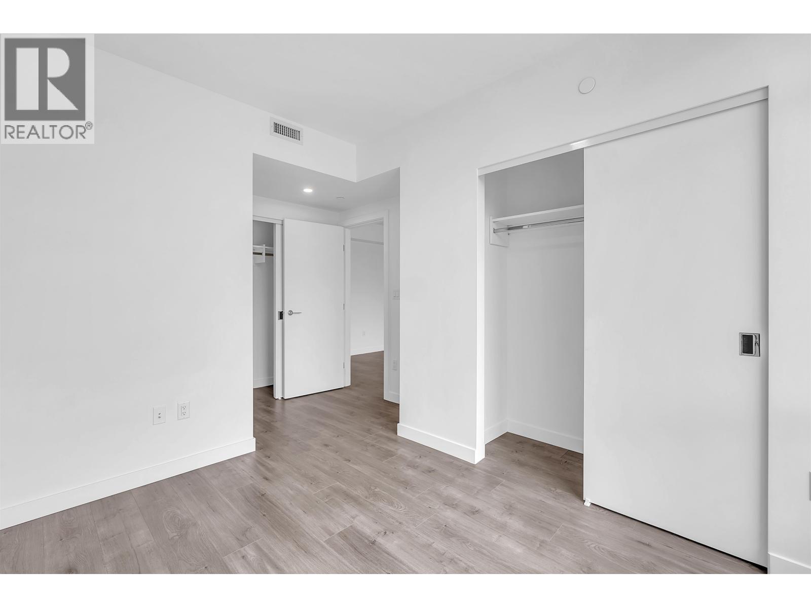 1708 200 KLAHANIE COURT, West Vancouver