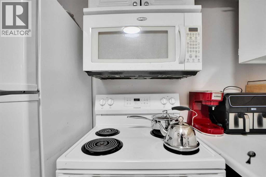 1004 Penrith Crescent SE - 19