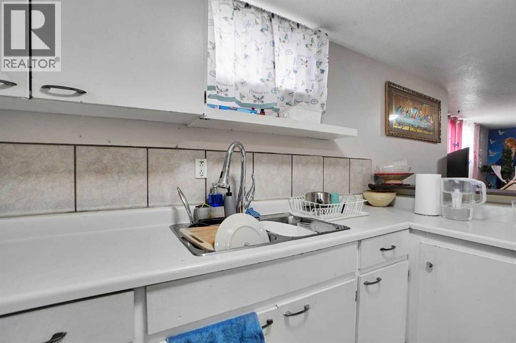 1004 Penrith Crescent SE - 18
