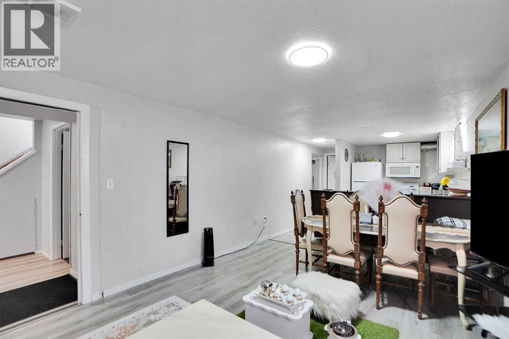 1004 Penrith Crescent SE - 15